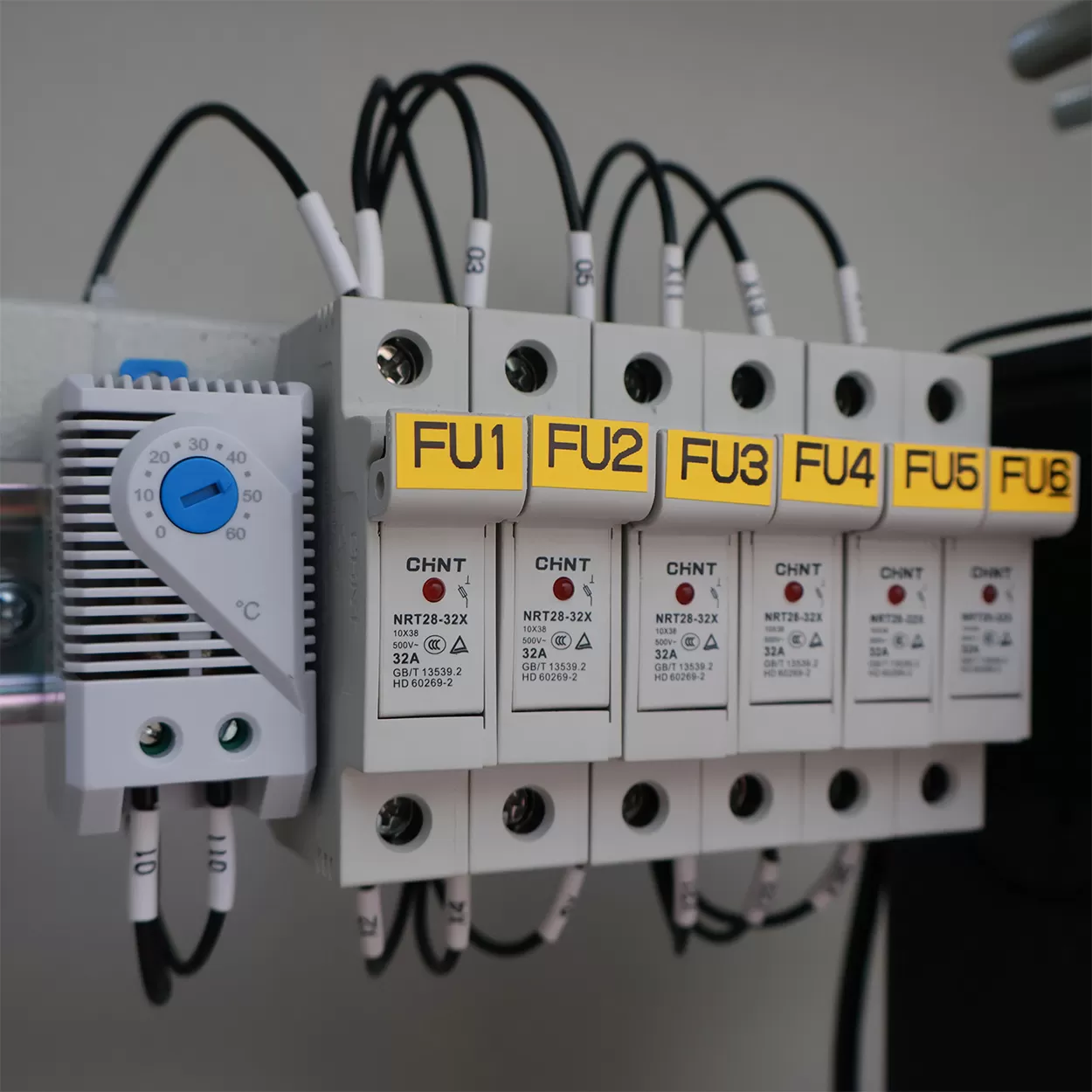 detail-distribution switchgear (3)